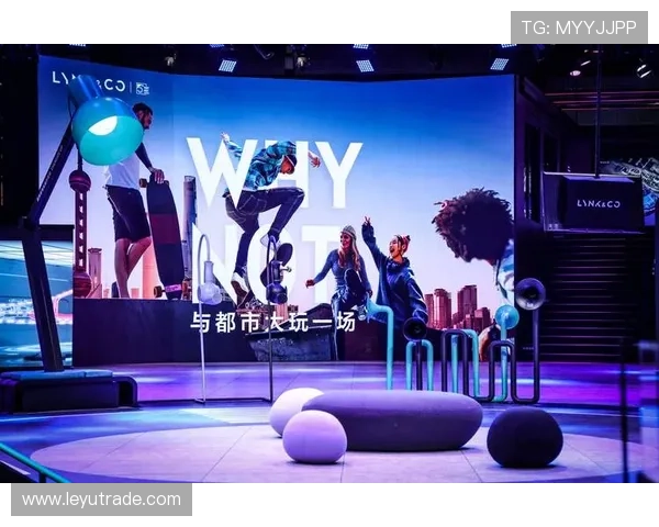 卢玉菲真是，球场上拼命小钢炮，下了场秒变买买买女王！