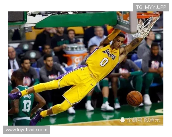 卡里姆·阿布杜尔-贾巴尔高效钩射主导篮下，明显领先同时代内线得分能力